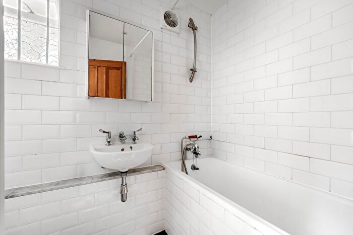 1 Bedroom Flat To Rent In Milton Grove, London, N16