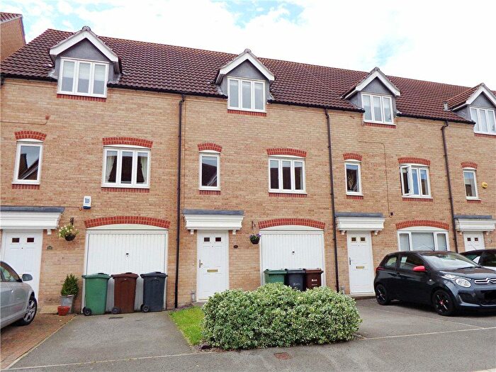 3 Bedroom Town House To Rent In Dunlop Avenue, Farnley, Leeds, LS12