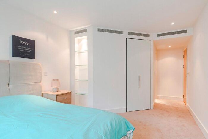 2 Bedroom Apartment To Rent In Howard Building, Queenstown Road, London, SW11
