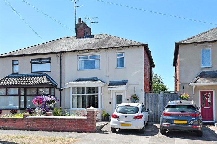 3 Bedroom Semi-Detached House To Rent In Sandhurst Avenue, Mansfied, NG18