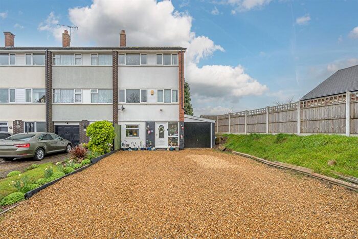 3 Bedroom End Terrace House For Sale In Wolverhampton Road, Kingswinford, DY6