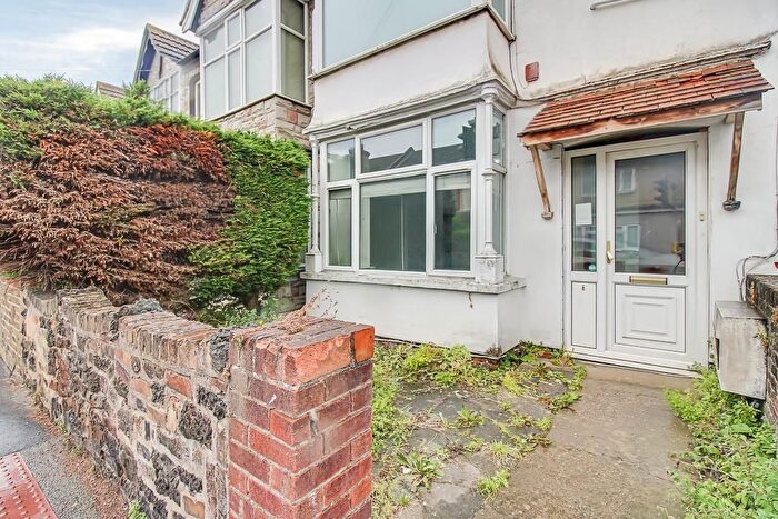 3 Bedroom Flat For Sale In Bournemouth Park Road, Southend-On-Sea, SS2