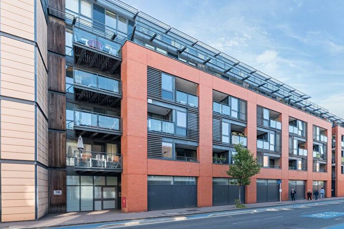 2 Bedroom Flat For Sale In Southwark Bridge Road, Borough, London, SE1