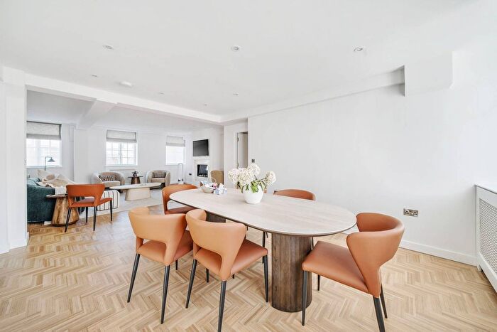 4 Bedroom Flat To Rent In Whiteheads Grove, Chelsea, London, SW3