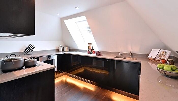 2 Bedroom Flat To Rent In Duke Street, Mayfair, London, W1K