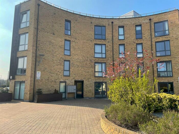 2 Bedroom Apartment To Rent In Mead Lane, Hertford, SG13