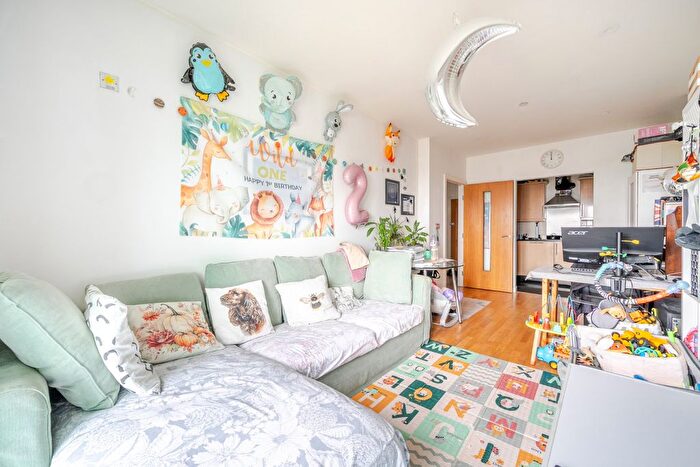 1 Bedroom Flat For Sale In Uxbridge Road, Ealing, London, W5