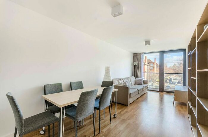1 Bedroom Flat To Rent In Bloemfontein Road, Shepherd's Bush, London, W12