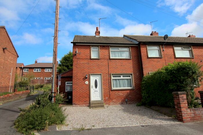 2 Bedroom Town House To Rent In Wood Avenue, Heckmondwike, WF16