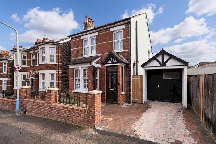 3 Bedroom Property To Rent In Mabledon Road, Tonbridge, TN9