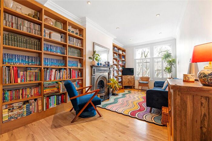 3 Bedroom Apartment For Sale In Marmora Road, East Dulwich, London, SE22
