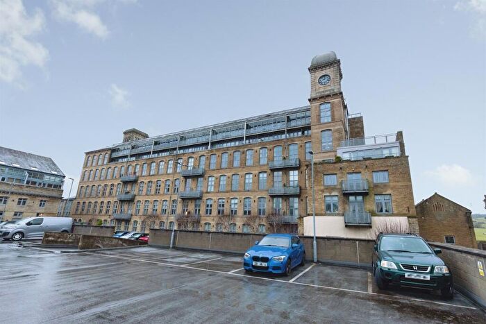 2 Bedroom Flat For Sale In Park Road, Elland, HX5