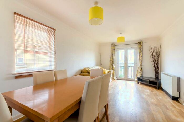 2 Bedroom Flat To Rent In Commercial Way, Peckham, London, SE15