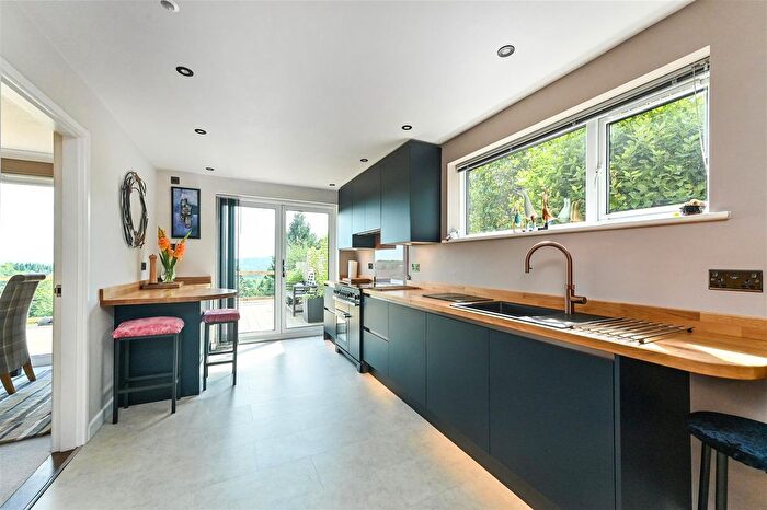 4 Bedroom Detached House For Sale In London Road, Rake, Liss, GU33