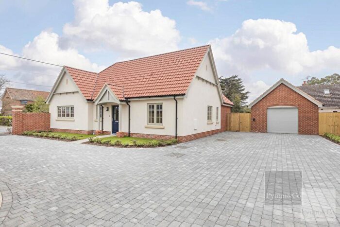 3 Bedroom Detached Bungalow For Sale In Halesworth Road, Reydon, IP18