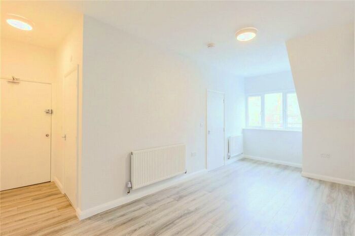 Apartment To Rent In Mount View Road, Crouch End, London, N4