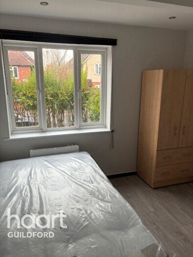 1 Bedroom Flat To Rent In Raymond Crescent, Guildford, GU2