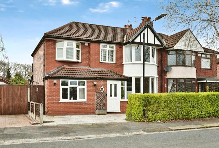 5 Bedroom Semi Detached House For Sale In Central Avenue, Sale, Greater Manchester, M33
