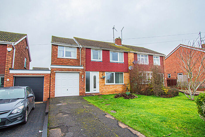 4 Bedroom Semi-Detached House For Sale In Mountfield Road, Irthlingborough, NN9