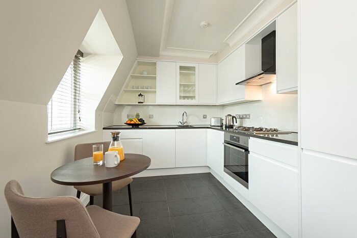 4 Bedroom Flat To Rent In Prince Of Wales Terrace, London, W8