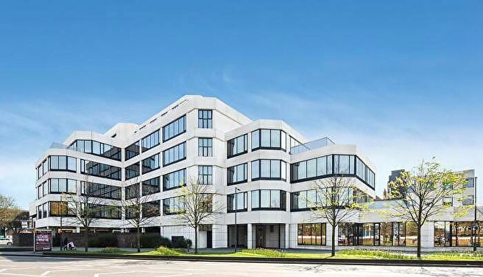 1 Bedroom Flat To Rent In High Street, Slough, SL1