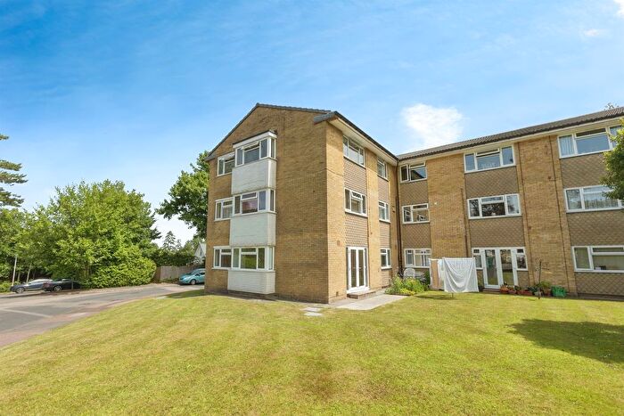 2 Bedroom Flat For Sale In Chenies Close, Tunbridge Wells, TN2