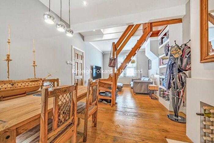 2 Bedroom Semi-Detached House For Sale In Lancaster Road, East Barnet, EN4