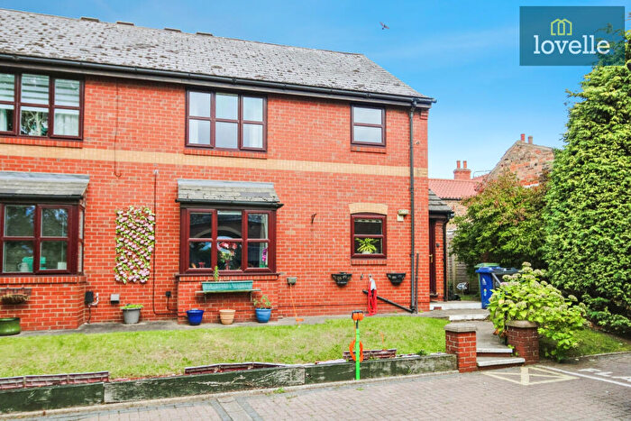 2 Bedroom Flat For Sale In Belraith Mews, Barnoldby Road, Waltham, DN37
