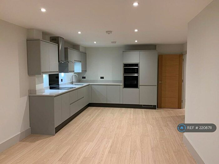 2 Bedroom Flat To Rent In Bowmans Lodge, Long Ashton, Bristol, BS41