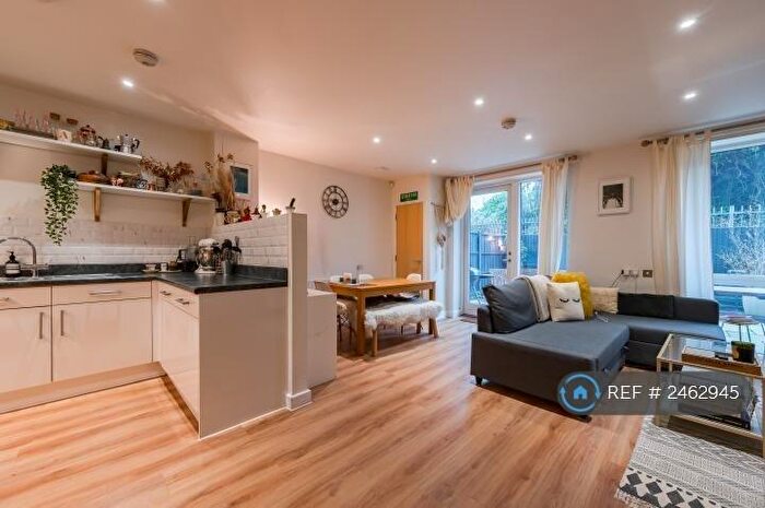 2 Bedroom Flat To Rent In Nauticus Walk, London, E14