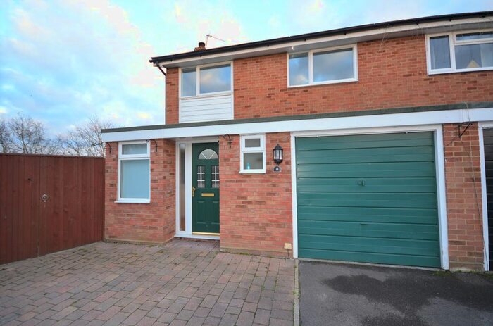 3 Bedroom End Of Terrace House To Rent In Shenstone Drive, Burnham, Slough SL1