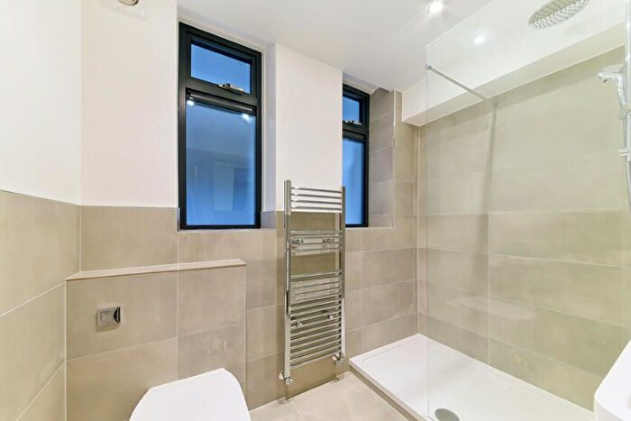 1 Bedroom Flat To Rent In Wilbraham House, Wandsworth Road, London, SW8