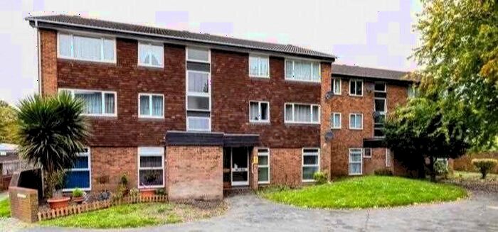 2 Bedroom Flat To Rent In Buckingham Avenue, Perivale, Greenford, UB6