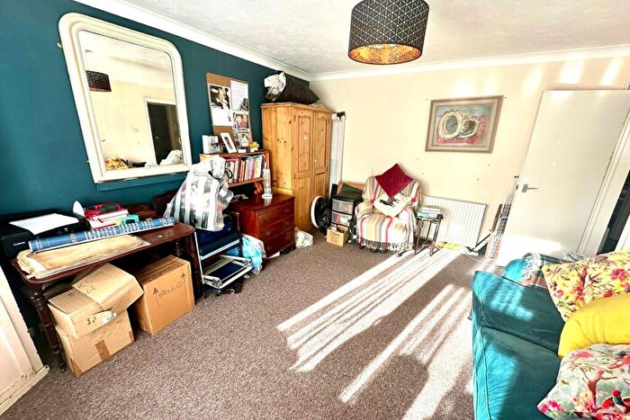 2 Bedroom Flat For Sale In Greystone Avenue, Worthing, West Sussex, BN13