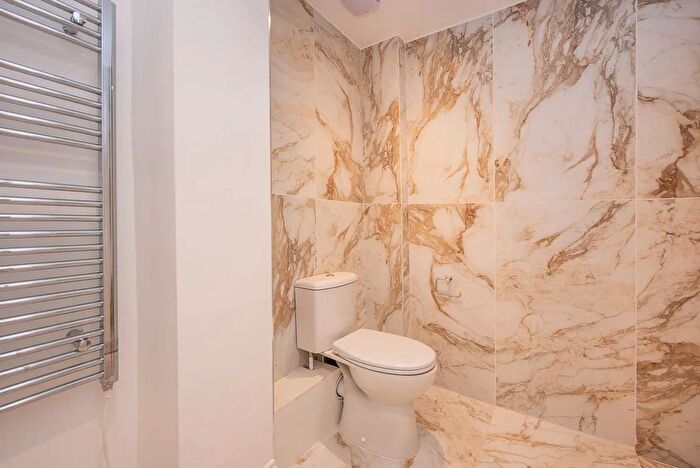 1 Bedroom Flat To Rent In Park Road, Kingston Upon Thames, KT2