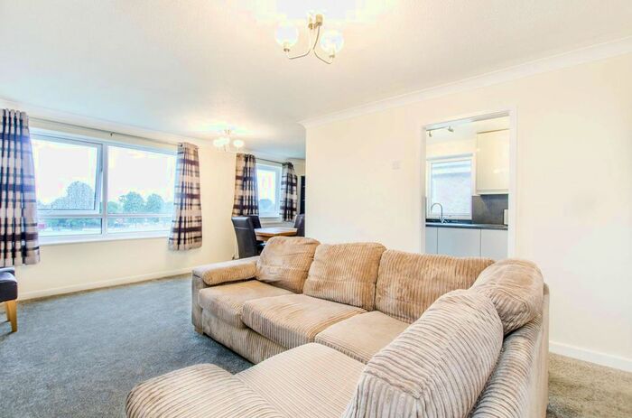 2 Bedroom Flat To Rent In Lincoln Road, Enfield, EN1