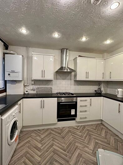 4 Bedroom Maisonette To Rent In St. Stephens Road, Bow, E3
