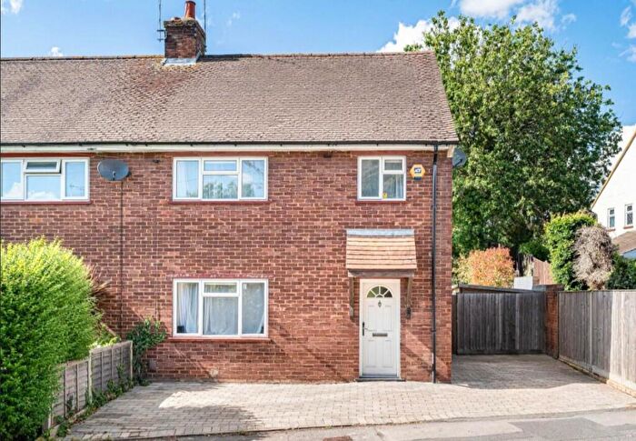 3 Bedroom Semi-Detached House For Sale In Larchfield Road, Maidenhead, SL6