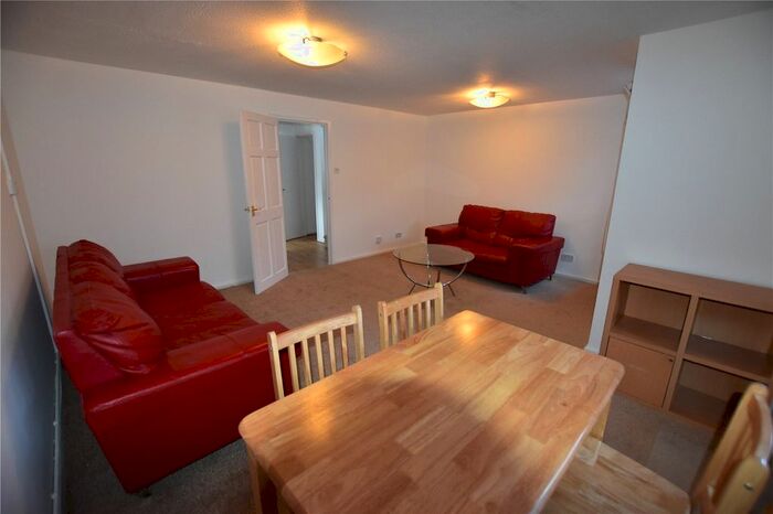 3 Bedroom Flat To Rent In Weybridge Court, Argyle Way, London, SE16