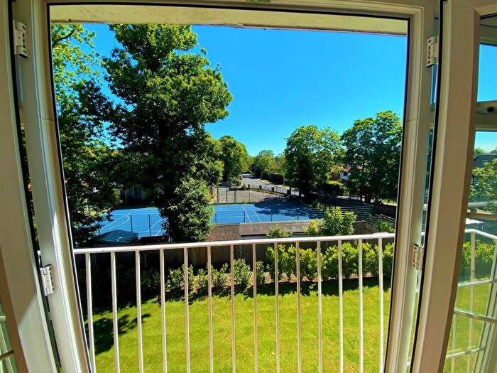 2 Bedroom Apartment To Rent In Woking, GU22