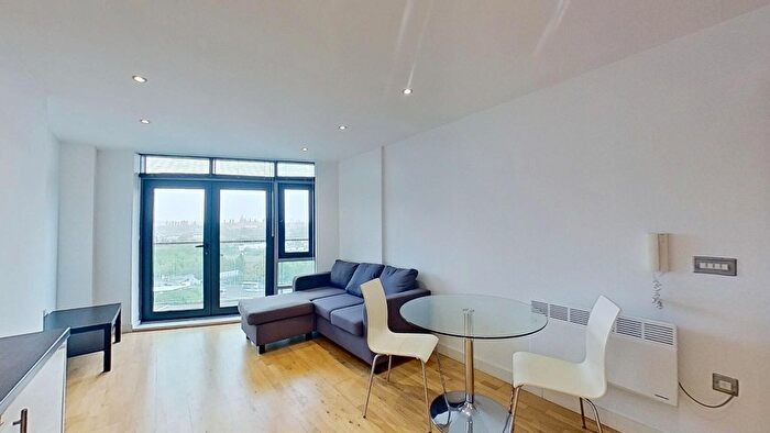 1 Bedroom Flat To Rent In Gotts Road, Leeds, LS12