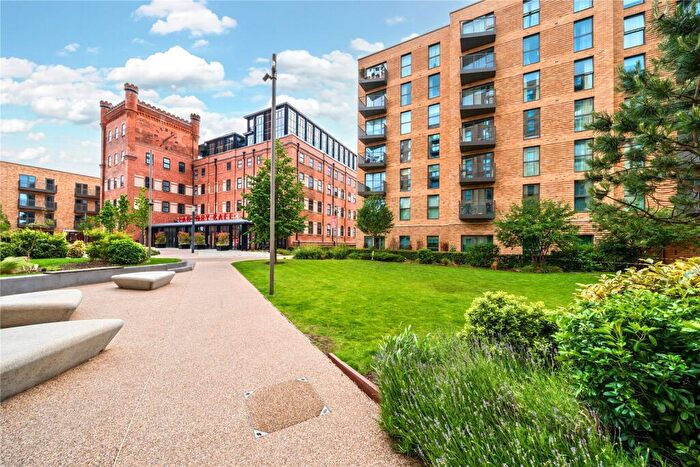 1 Bedroom Flat To Rent In Memorial Avenue, Slough, Berkshire, SL1