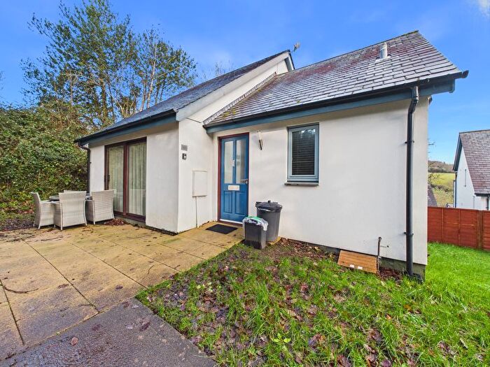 2 Bedroom Property For Sale In Carnon Downs, Truro - Holiday Cottage, TR3