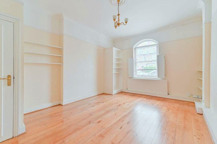 1 Bedroom Flat To Rent In Lordship Lane, East Dulwich, London, SE22