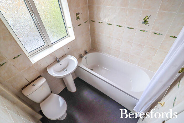 3 Bedroom End Of Terrace House For Sale In St. Marys Lane, North Ockendon, RM14