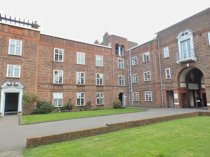 1 Bedroom Flat To Rent In St. Andrews Square, Surbiton, KT6