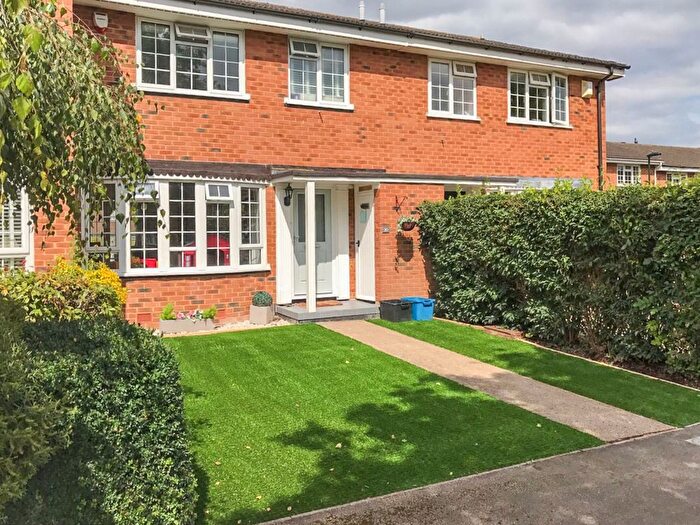 3 Bedroom Terraced House To Rent In Birchwood Grove, Hampton, TW12