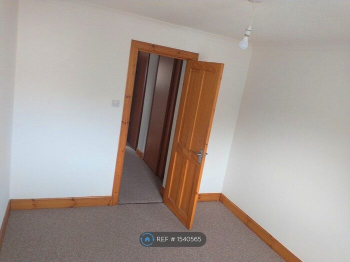1 Bedroom Flat To Rent In Wellhead Court, Lanark, ML11