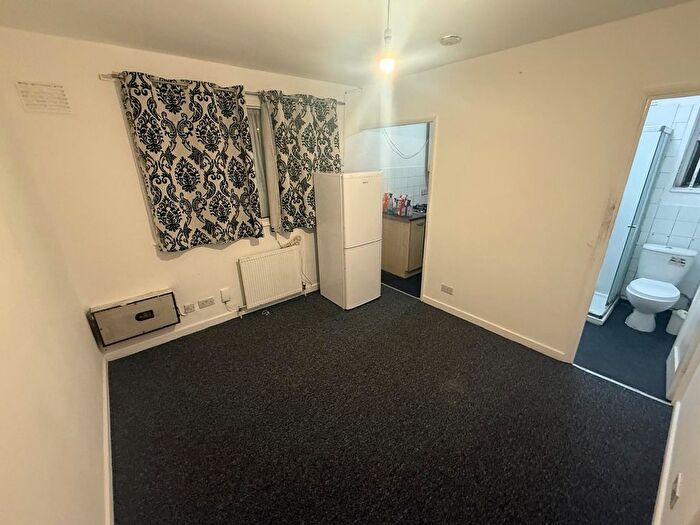 1 Bedroom Flat To Rent In Holly Road, London, E11