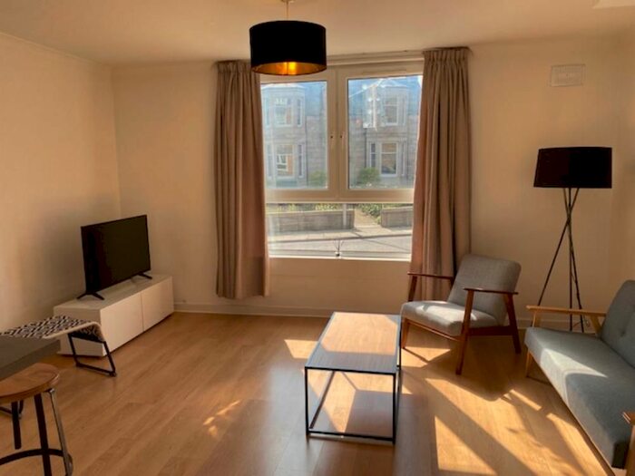 2 Bedroom Flat To Rent In Salisbury Court, Aberdeen, AB10